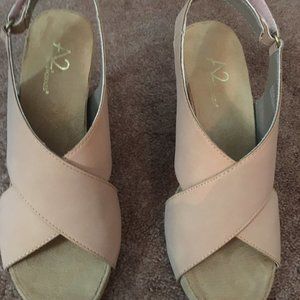 AEROSOLES WOMEN's LIGHT PINK WEDGE HEELS SIZE 6 1/2